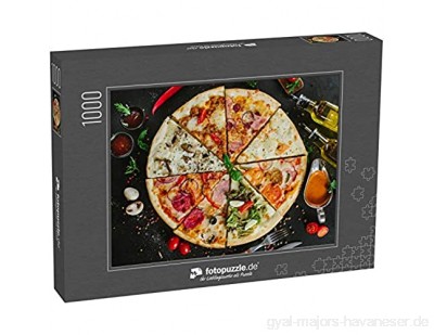 Puzzle 1000 Teile Verschiedene Pizzastücke in eine große Pizza auf Schwarz gelegt - Klassische Puzzle 1000 / 200 / 2000 Teile edle Motiv-Schachtel Fotopuzzle-Kollektion \'Essen\'