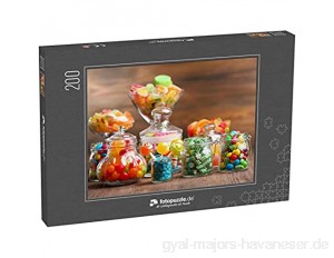 Puzzle 200 Teile Bunte Süßigkeiten in Gläsern auf Tisch auf Holzuntergrund - Klassische Puzzle mit edler Motiv-Schachtel Fotopuzzle-Kollektion 'Essen'